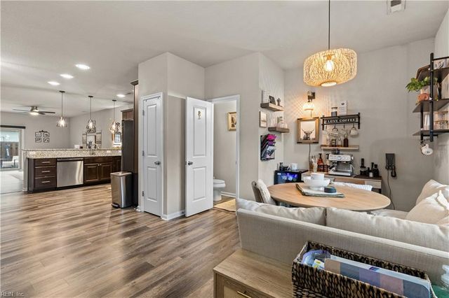 200 Seasons Cir Unit 305, Suffolk, VA 23434