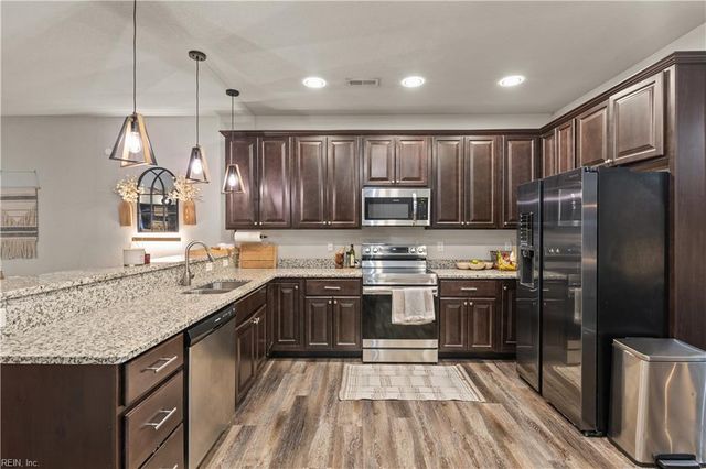 200 Seasons Cir Unit 305, Suffolk, VA 23434