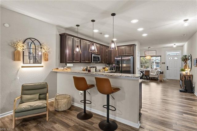 200 Seasons Cir Unit 305, Suffolk, VA 23434
