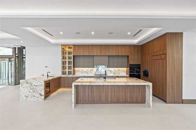 2441 NE 48th Court, Lighthouse Point, FL 33064