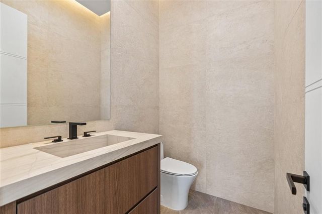 2441 NE 48th Court, Lighthouse Point, FL 33064