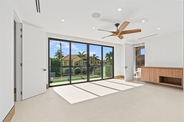 2441 NE 48th Court, Lighthouse Point, FL 33064