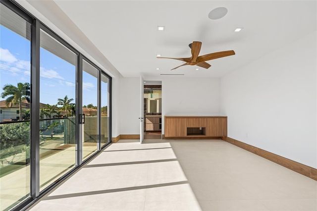 2441 NE 48th Court, Lighthouse Point, FL 33064