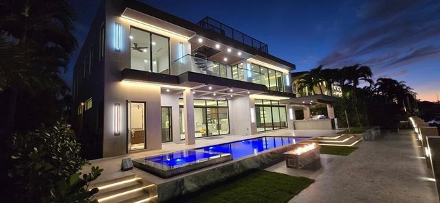 2441 NE 48th Court, Lighthouse Point, FL 33064