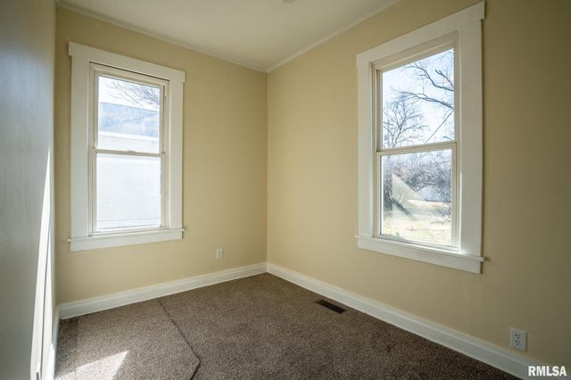 317 N 8TH Street, Herrin, IL 62948