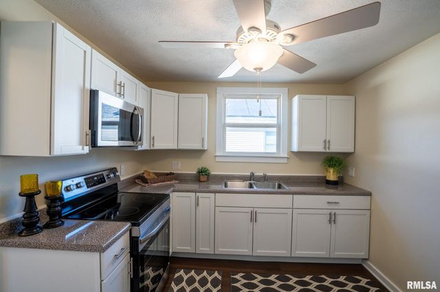 317 N 8TH Street, Herrin, IL 62948