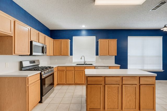 6112 Bowin Drive, Fort Worth, TX 76132