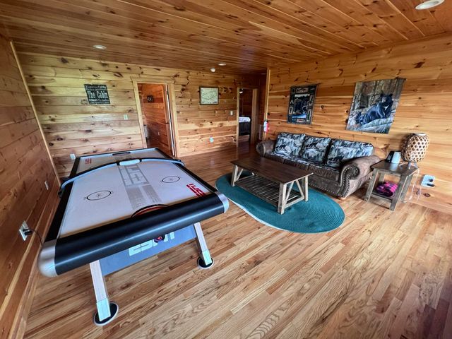 216 W Pinnacle Drive, Gatlinburg, TN 37738