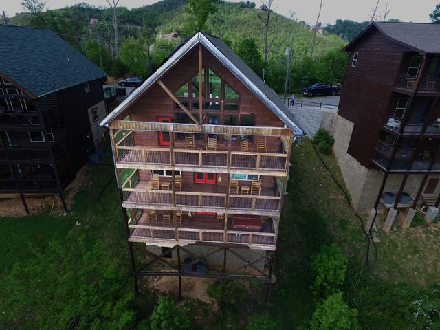 216 W Pinnacle Drive, Gatlinburg, TN 37738