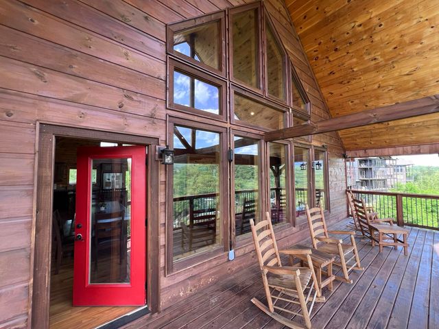 216 W Pinnacle Drive, Gatlinburg, TN 37738