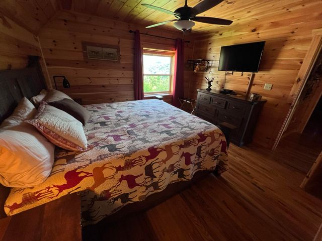 216 W Pinnacle Drive, Gatlinburg, TN 37738