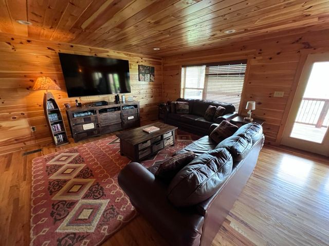 216 W Pinnacle Drive, Gatlinburg, TN 37738