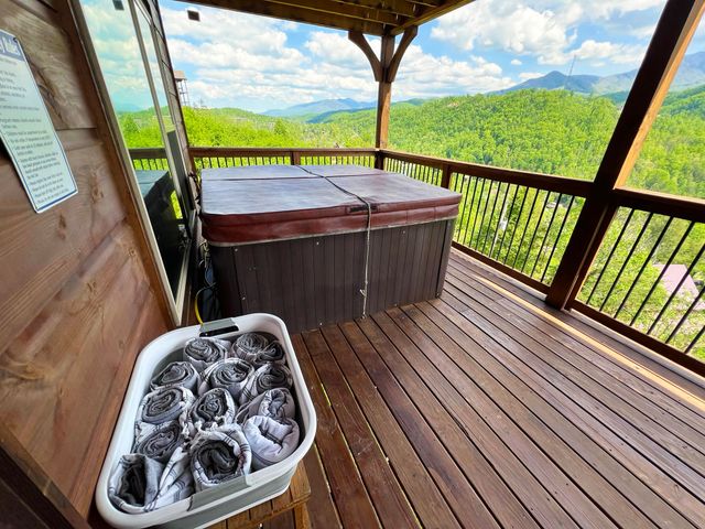 216 W Pinnacle Drive, Gatlinburg, TN 37738