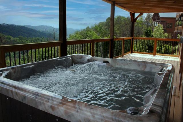 216 W Pinnacle Drive, Gatlinburg, TN 37738