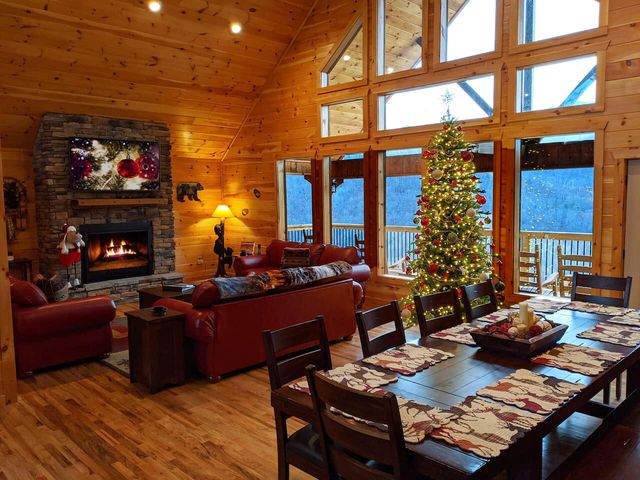 216 W Pinnacle Drive, Gatlinburg, TN 37738