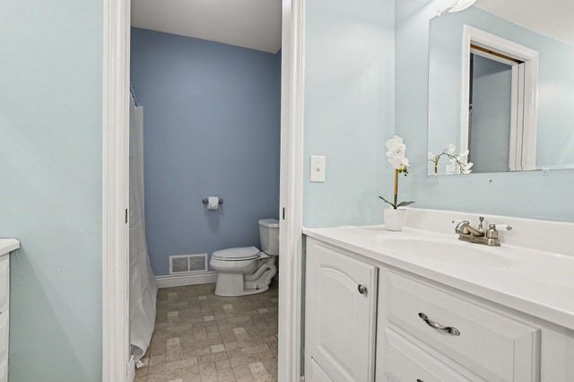 4356 E E Avenue, Cooper Twp, MI 49004