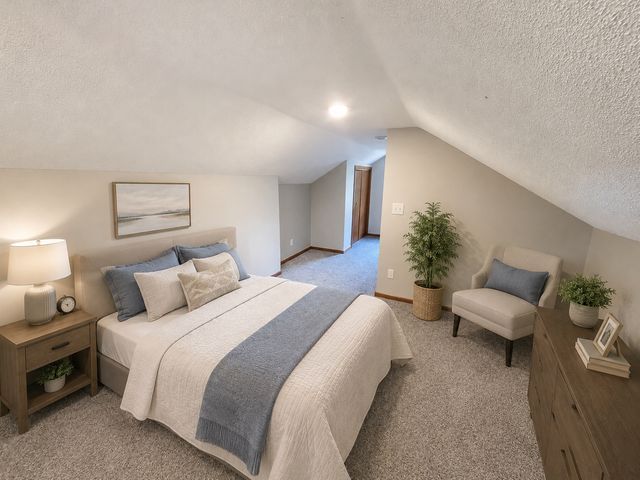 211 E Spruce Street, South Saint Paul, MN 55075