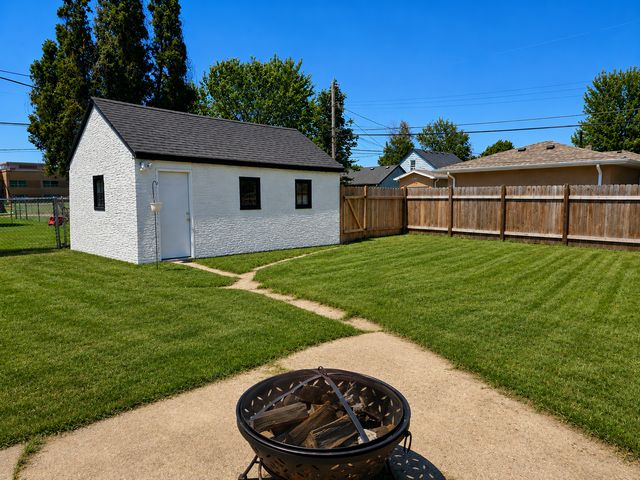211 E Spruce Street, South Saint Paul, MN 55075