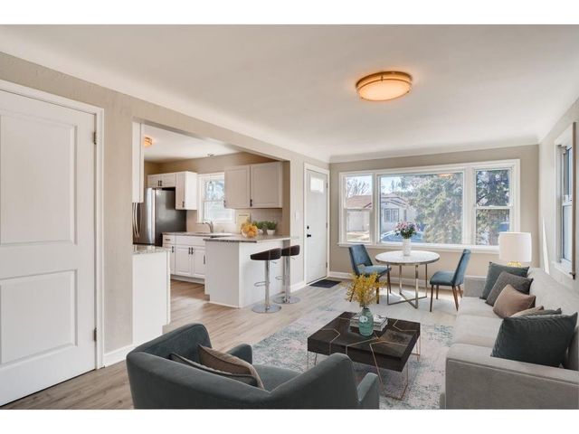 211 E Spruce Street, South Saint Paul, MN 55075