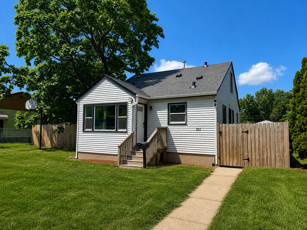 211 E Spruce Street, South Saint Paul, MN 55075
