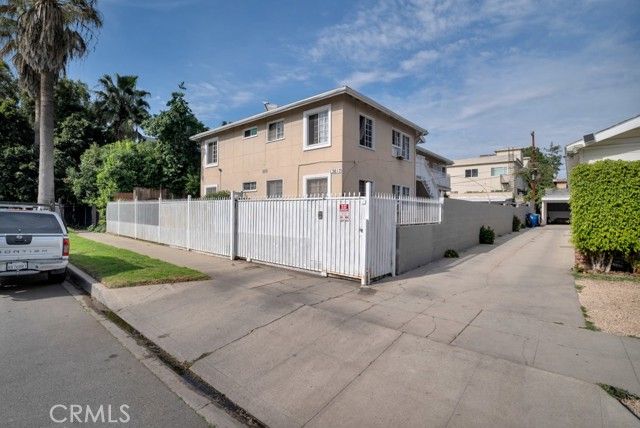 13617 Leadwell, Van Nuys (los Angeles), CA 91405