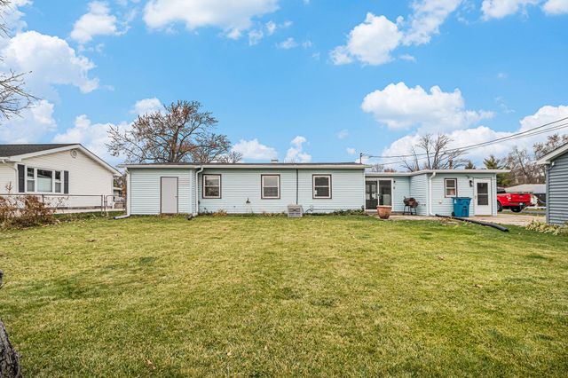 217 Crestview Lane, Crown Point, IN 46307