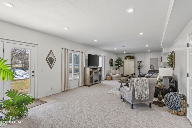 6133 Highland Drive, Joplin, MO 64804