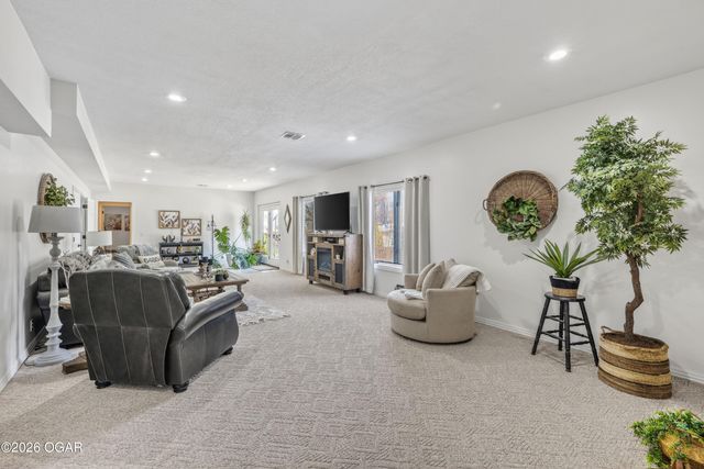 6133 Highland Drive, Joplin, MO 64804