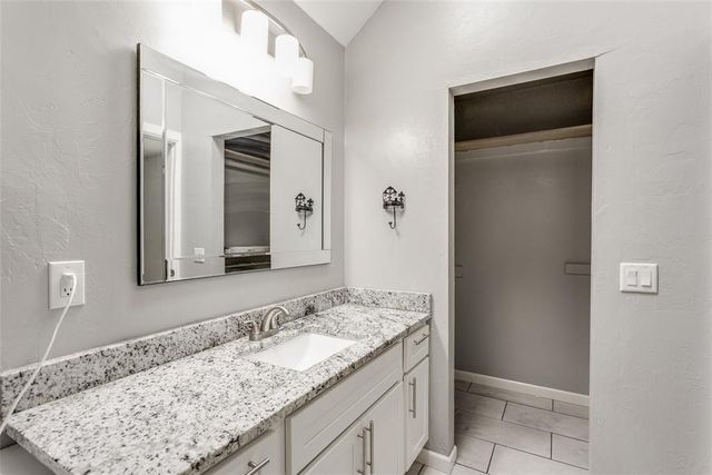 1809 Norwich Place, Yukon, OK 73099