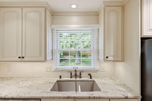2044 Bamboo Drive, Lexington, KY 40513