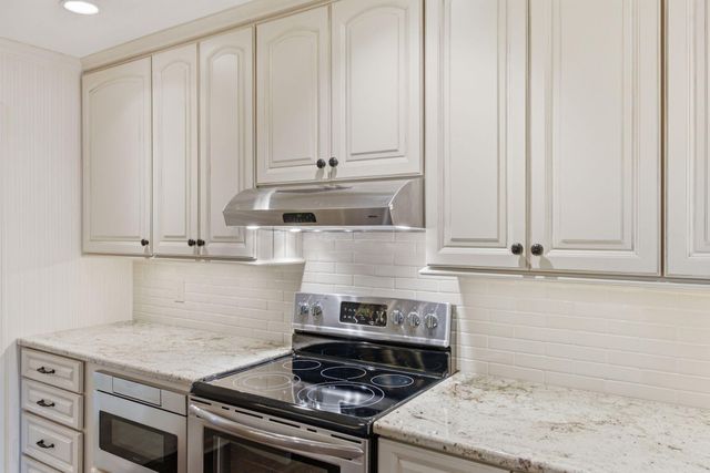 2044 Bamboo Drive, Lexington, KY 40513