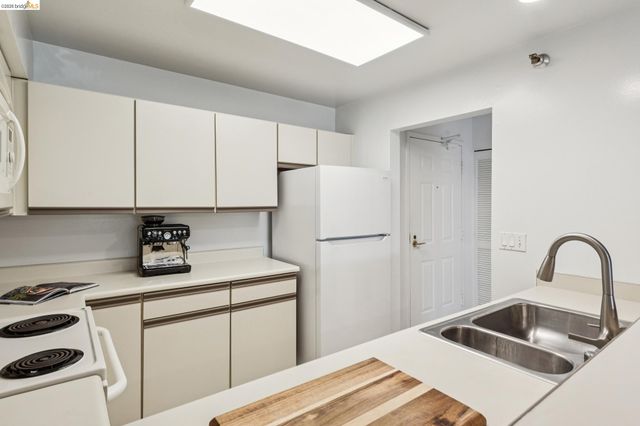 1203 Melville Sq 216, Richmond, CA 94804