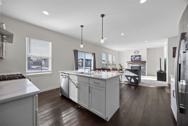 327 Meadows Field Drive NE, Cedar Rapids, IA 52402