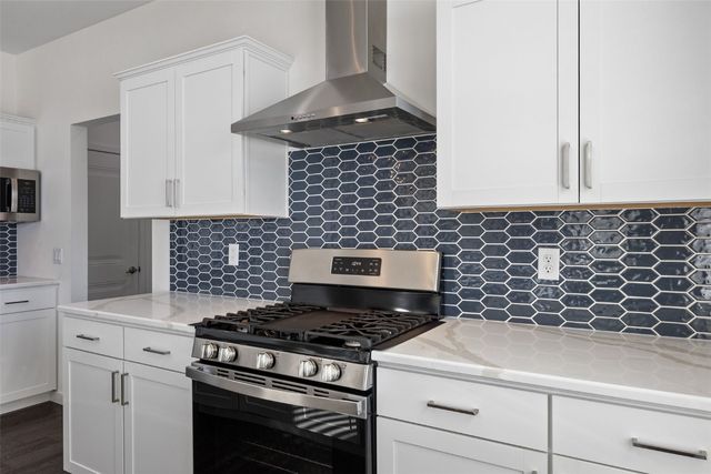 327 Meadows Field Drive NE, Cedar Rapids, IA 52402