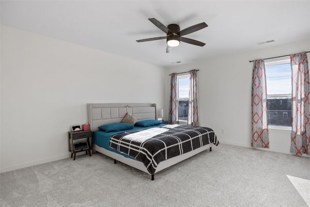 327 Meadows Field Drive NE, Cedar Rapids, IA 52402