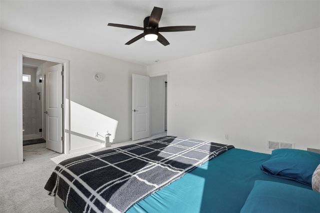 327 Meadows Field Drive NE, Cedar Rapids, IA 52402