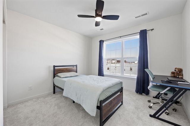 327 Meadows Field Drive NE, Cedar Rapids, IA 52402