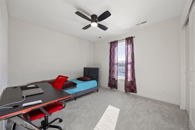 327 Meadows Field Drive NE, Cedar Rapids, IA 52402