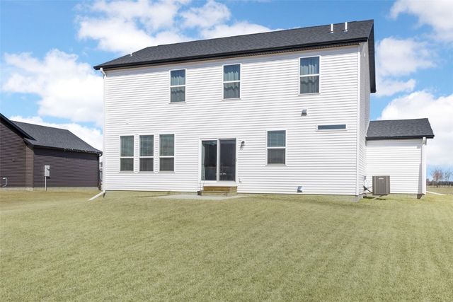 327 Meadows Field Drive NE, Cedar Rapids, IA 52402