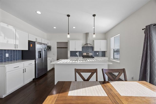 327 Meadows Field Drive NE, Cedar Rapids, IA 52402