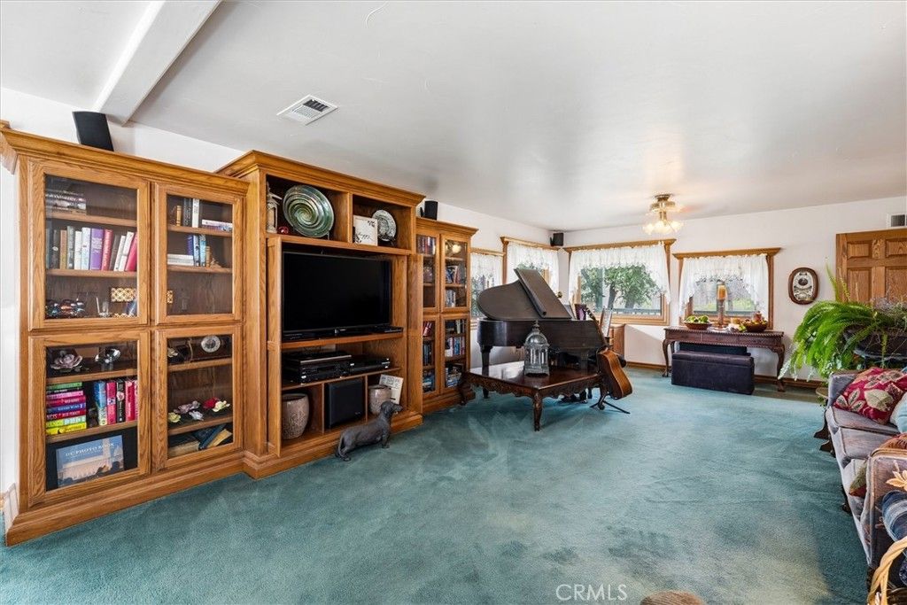 Image 10 of property listing at 38076 Pine Meadow, Oakhurst, CA 93644