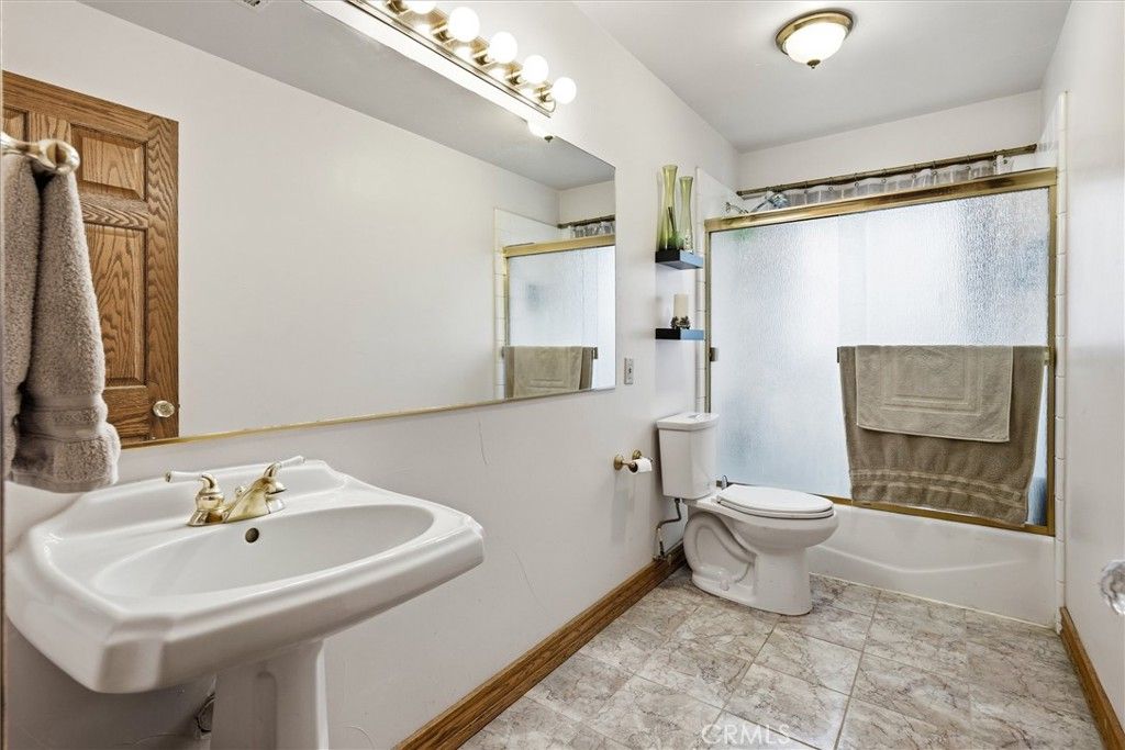 Image 32 of property listing at 38076 Pine Meadow, Oakhurst, CA 93644