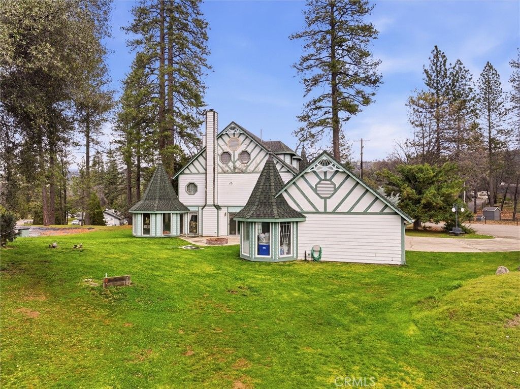 Image 43 of property listing at 38076 Pine Meadow, Oakhurst, CA 93644