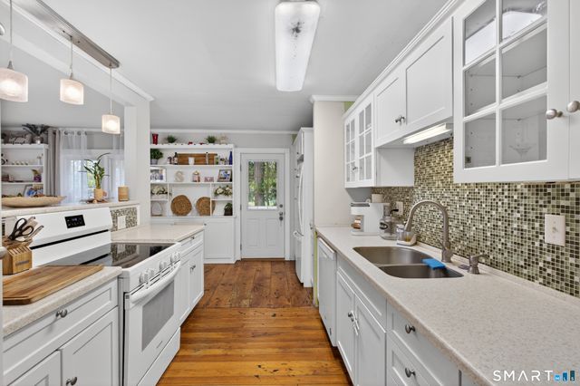 6 North Road, Foster, RI 02825