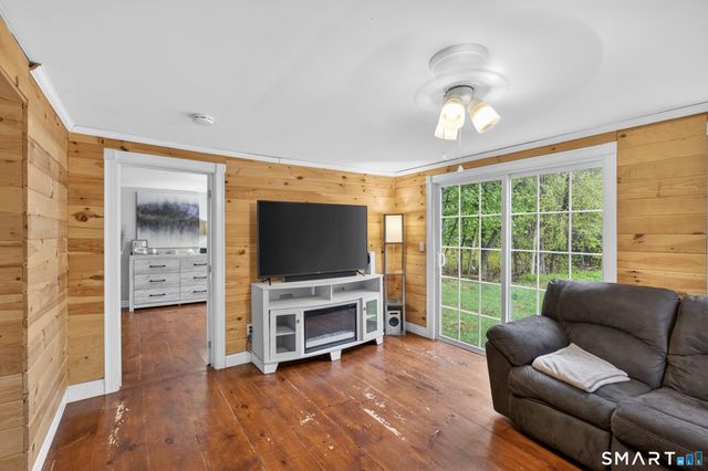 6 North Road, Foster, RI 02825