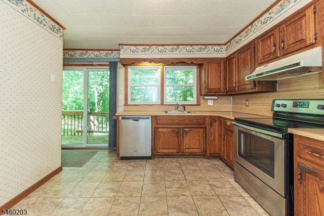 9 Little Paint Way, Byram Twp., NJ 07821