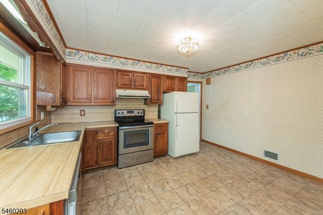 9 Little Paint Way, Byram Twp., NJ 07821