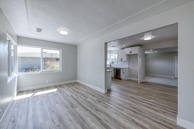 1025 W Fedora Avenue, Fresno, CA 93705