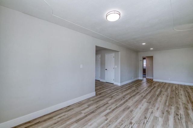 1025 W Fedora Avenue, Fresno, CA 93705