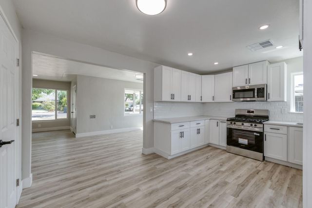 1025 W Fedora Avenue, Fresno, CA 93705